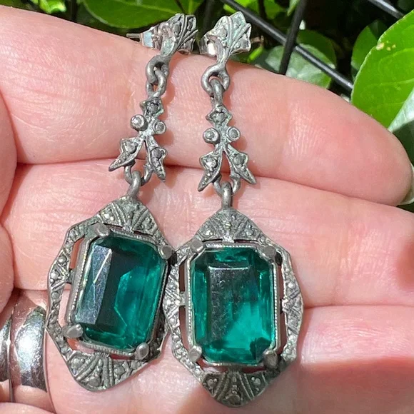 VINTAGE ART DECO STYLE EMERALD GREEN COLOR PASTE DANGLE DROP LONG EARRINGS